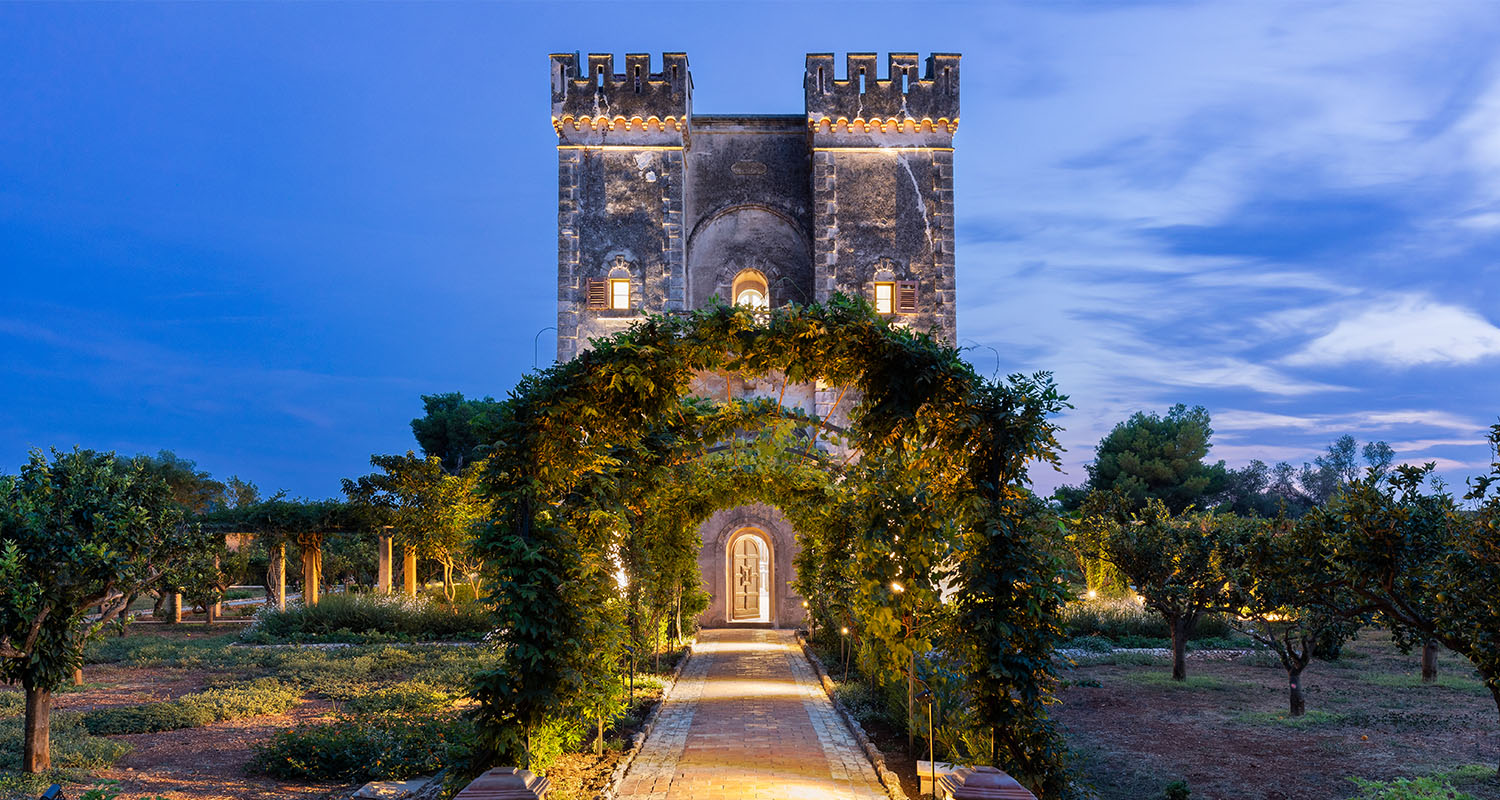 Le Grand Jardin - Coverbild -Tower bei Nacht